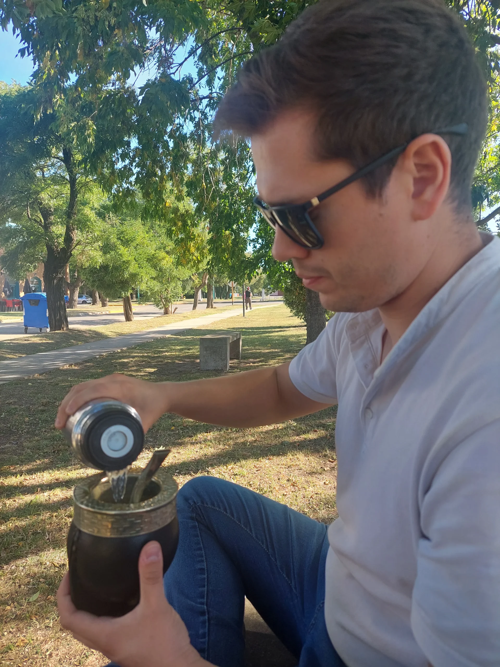 Franco tomando mate